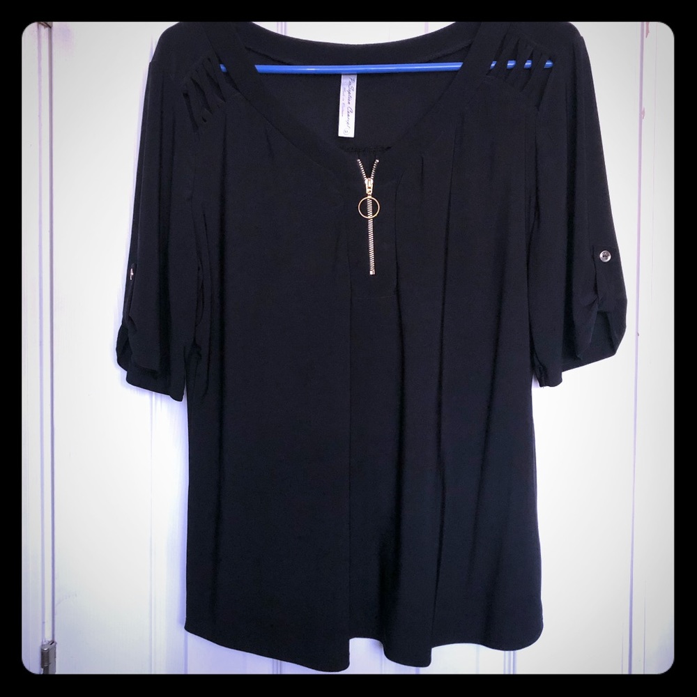 Black 3/4 sleeve blouse with gold zipper